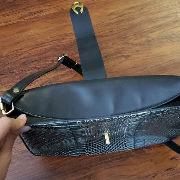 Celina Paris Olive Green Serpent Skin Leather Shoulder Purse Gold Hardware - Picture 5 of 8